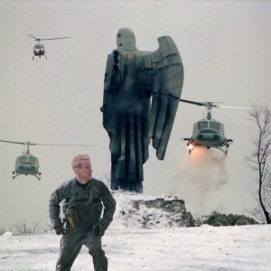 Foto Atrás das Linhas Inimigas