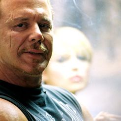 Foto Domino - A Caçadora de Recompensas