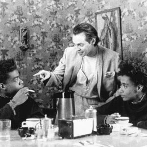 Foto Sobre Café e Cigarros