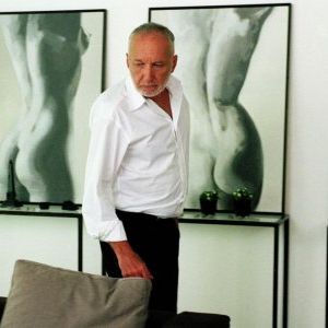 Foto Uma Garota Dividida em Dois