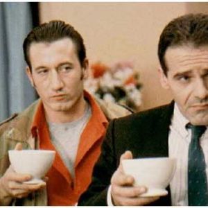 Foto Mulheres à Beira de um Ataque de Nervos