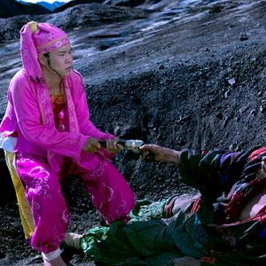 Foto Uma Mulher, uma Arma e uma Loja de Macarrão