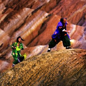 Foto Uma Mulher, uma Arma e uma Loja de Macarrão