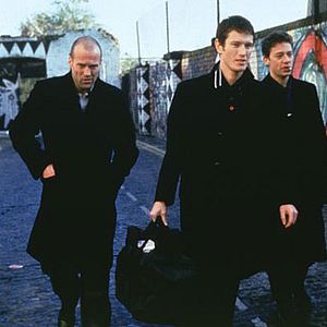 Foto Jogos, Trapaças e Dois Canos Fumegantes