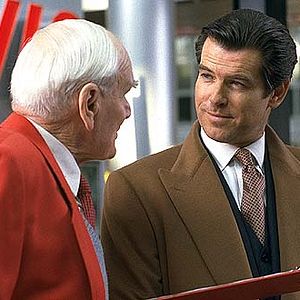 Foto 007 - O Amanhã Nunca Morre