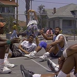 Foto Homens Brancos Não Sabem Enterrar