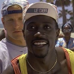 Foto Homens Brancos Não Sabem Enterrar