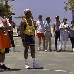 Foto Homens Brancos Não Sabem Enterrar