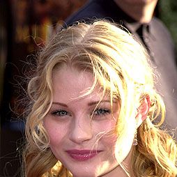 Foto Emilie de Ravin