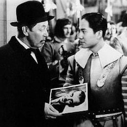 Foto Charlie Chan na Ópera