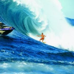 Foto Riding Giants - No Limite da Emoção