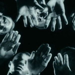 Foto O Homem que Engarrafava Nuvens