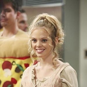 Foto Don't Trust The B---- in Apartment 23