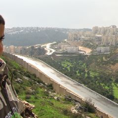 Foto Cinco Câmeras Quebradas