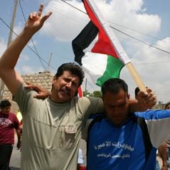 Foto Cinco Câmeras Quebradas