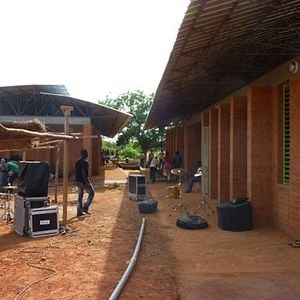 Foto Christoph Schlingensief e a Vila Opera em Burkina Faso