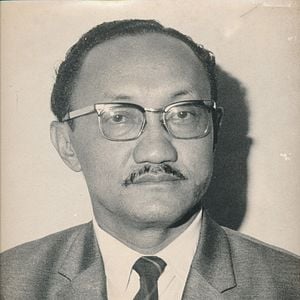 Foto Lewat Djam Malam