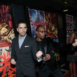 Foto O Homem com Punhos de Ferro