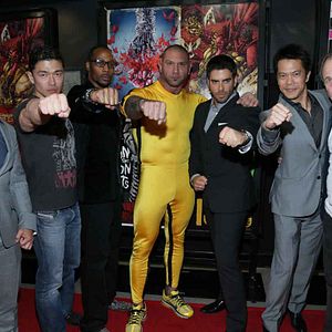 Foto O Homem com Punhos de Ferro