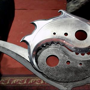 Foto O Homem com Punhos de Ferro