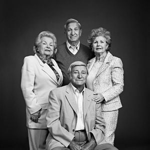 Foto No Place on Earth