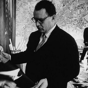 Foto As Mãos Sobre a Cidade