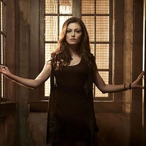 Foto Phoebe Tonkin