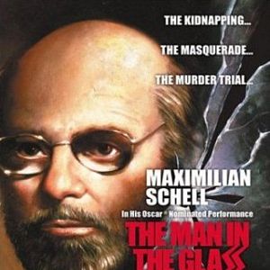 Foto Um Homem na Caixa de Vidro