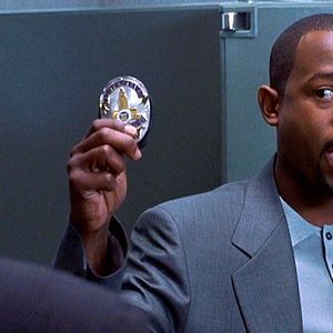 Foto Um Tira Muito Suspeito