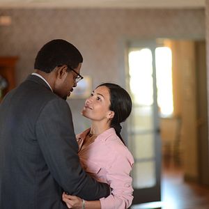 Foto Dois Homens Contra uma Cidade