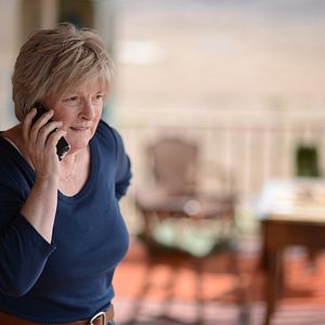 Foto Dois Homens Contra uma Cidade