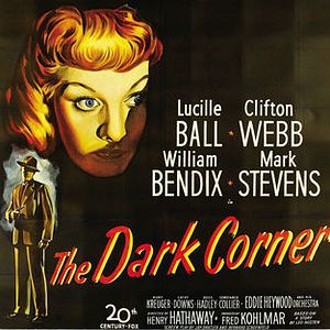 Foto Envolto nas Sombras