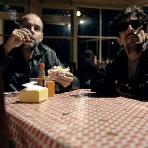 Foto Uma Dose Violenta de Qualquer Coisa