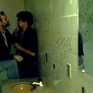 Foto Uma Dose Violenta de Qualquer Coisa