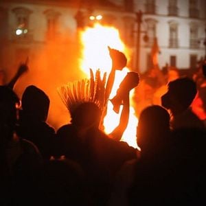 Foto É Tudo Mentira