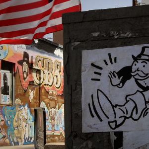 Foto Pay 2 Play: Democracy’s High Stakes