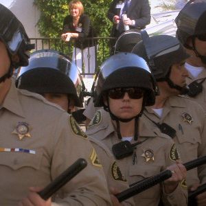 Foto Pay 2 Play: Democracy’s High Stakes
