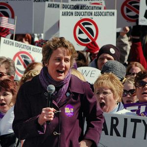 Foto Pay 2 Play: Democracy’s High Stakes