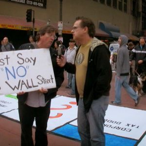 Foto Pay 2 Play: Democracy’s High Stakes