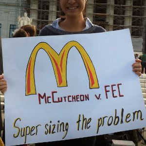 Foto Pay 2 Play: Democracy’s High Stakes