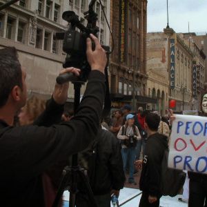 Foto Pay 2 Play: Democracy’s High Stakes