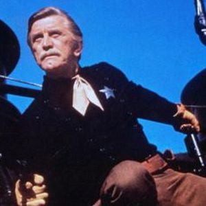 Foto Ambição Acima Da Lei