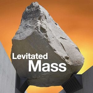 Foto Levitated Mass
