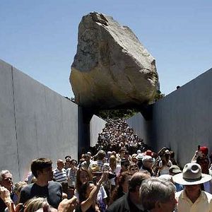 Foto Levitated Mass