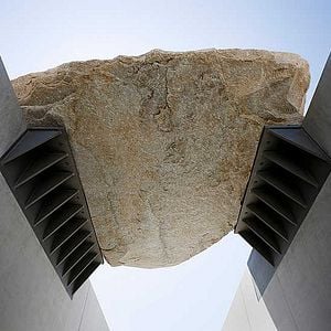 Foto Levitated Mass