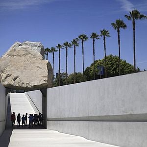 Foto Levitated Mass