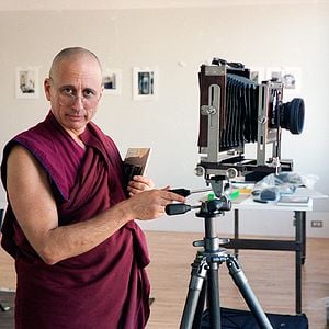 Foto Monk with a Camera