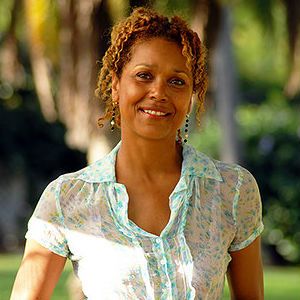 Foto Alphonsia Emmanuel