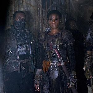 Foto The 100