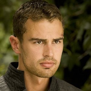 Foto Theo James